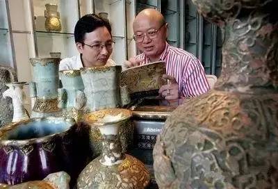 大量热钱拥入艺术品市场,古董是衡量自己的经济实力重要依据(图1) 大量热钱拥入艺术品市场,古董是衡量自己的经济实力重要依据(图1)