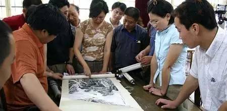 大量热钱拥入艺术品市场,古董是衡量自己的经济实力重要依据(图2) 大量热钱拥入艺术品市场,古董是衡量自己的经济实力重要依据(图2)
