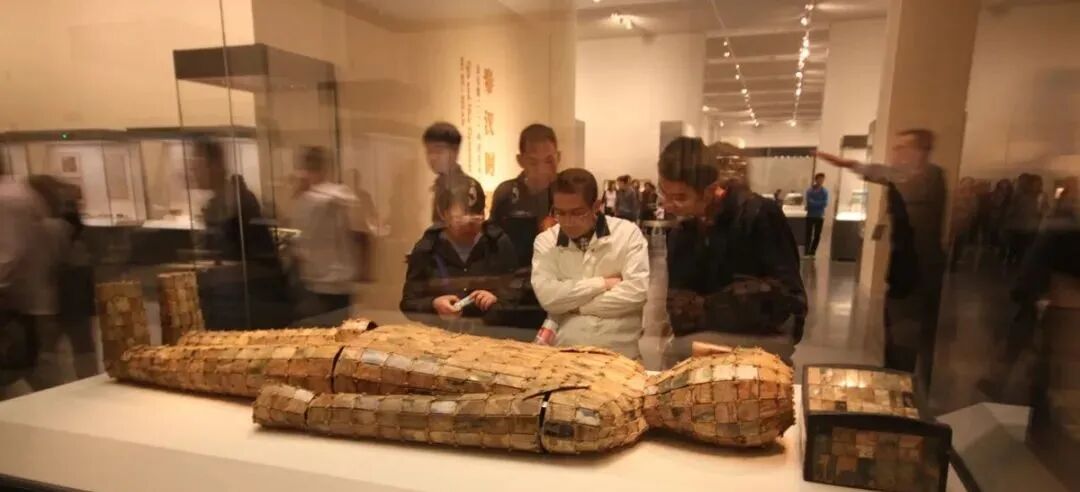 中国艺术品总值500万亿，买楼赚10年，买艺术品富三代(图3)