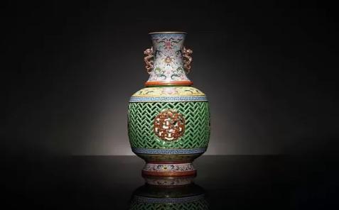 “揭秘中国瓷器收藏:从颜色到年款,入门要点一一解析!”(图2) “揭秘中国瓷器收藏:从颜色到年款,入门要点一一解析!”(图2)