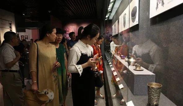 2023-2025年,中国艺术品市场的发展状况如何?(图3) 2023-2025年,中国艺术品市场的发展状况如何?(图3)