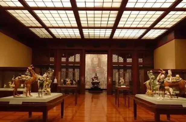 艺术品市场持续繁荣,各大交易中心积极收购优秀艺术品,以保证中心的成交量,国内一线大咖都在纷纷投资艺术品(图1) 艺术品市场持续繁荣,各大交易中心积极收购优秀艺术品,以保证中心的成交量,国内一线大咖都在纷纷投资艺术品(图1)