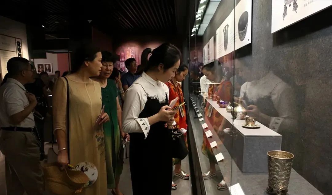 艺术品交易中,瓷器、书画、钱币、邮票以及杂项的投资和收藏价值(图4) 艺术品交易中,瓷器、书画、钱币、邮票以及杂项的投资和收藏价值(图4)