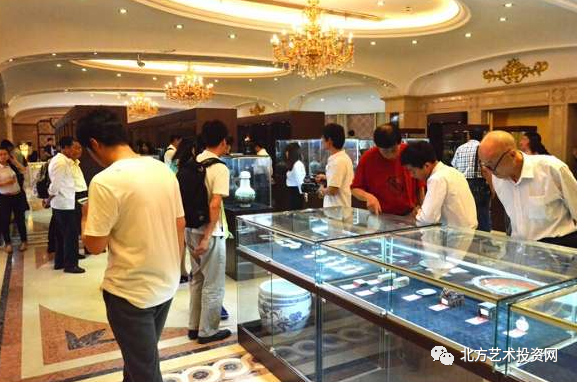 随着艺术品交易的不断发展,金融化、产权化、资本化已经成为艺术品交易的三大趋势!(图1) 随着艺术品交易的不断发展,金融化、产权化、资本化已经成为艺术品交易的三大趋势!(图1)