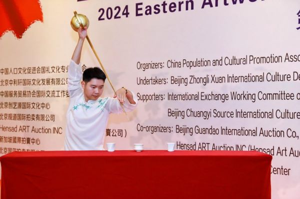 中国艺术瑰宝盛宴启幕“东方艺术品之夏”第三季 在天伦王朝酒店璀璨登场(图8) 中国艺术瑰宝盛宴启幕“东方艺术品之夏”第三季 在天伦王朝酒店璀璨登场(图8)