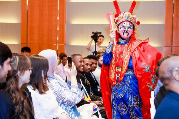 中国艺术瑰宝盛宴启幕“东方艺术品之夏”第三季 在天伦王朝酒店璀璨登场(图9) 中国艺术瑰宝盛宴启幕“东方艺术品之夏”第三季 在天伦王朝酒店璀璨登场(图9)