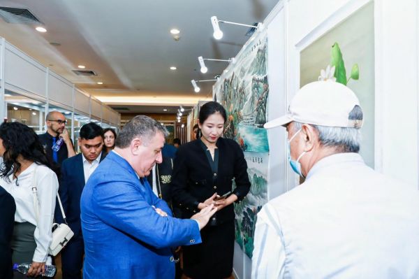 中国艺术瑰宝盛宴启幕“东方艺术品之夏”第三季 在天伦王朝酒店璀璨登场(图12) 中国艺术瑰宝盛宴启幕“东方艺术品之夏”第三季 在天伦王朝酒店璀璨登场(图12)