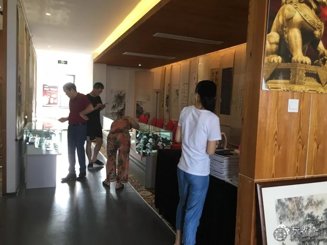 9.webp.jpg 现场直击 | 2019弘仁元夏季艺术品拍卖会首日预展开幕,18日下午即将举槌!(图10)