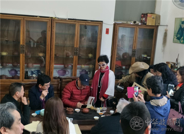 并与张海军等部分紫砂工艺美术大师进行了文化交流活动.png 国家专业人才职业技能认证颁发证书仪式----暨研修班优秀论文交流座谈会(图13)