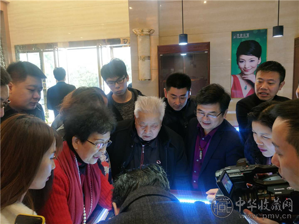 中国地质大学博导、珠宝学院原院长吴国忠教授现场鉴宝.png 国家专业人才职业技能认证颁发证书仪式----暨研修班优秀论文交流座谈会(图10)