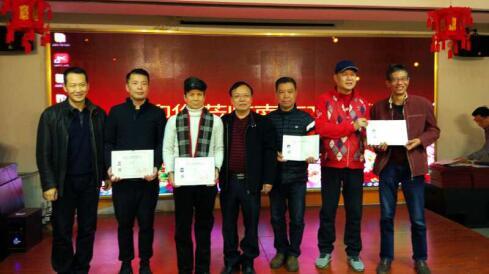 南方培训基地优秀学员颁奖仪式在南方文交所举行并取得圆满成功(图2) 南方培训基地优秀学员颁奖仪式在南方文交所举行并取得圆满成功(图2)