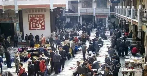 image.png 拍卖行屡创“天价”:为何民间再好的藏品照样变现难?(图4)